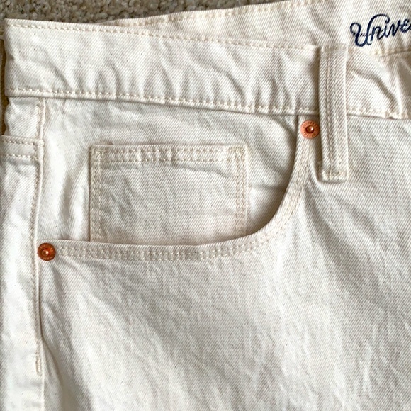 High rise destroyed  Plus Jeans - Picture 3 of 4